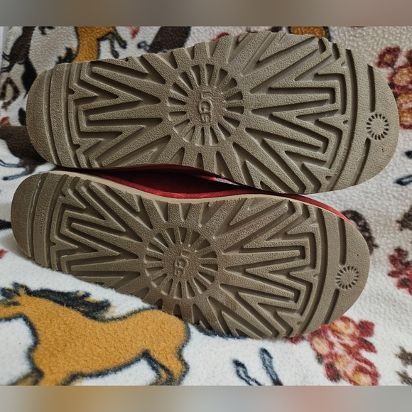 Womens 6 Red UGG Mini Star Boots - Picture 6 of 7